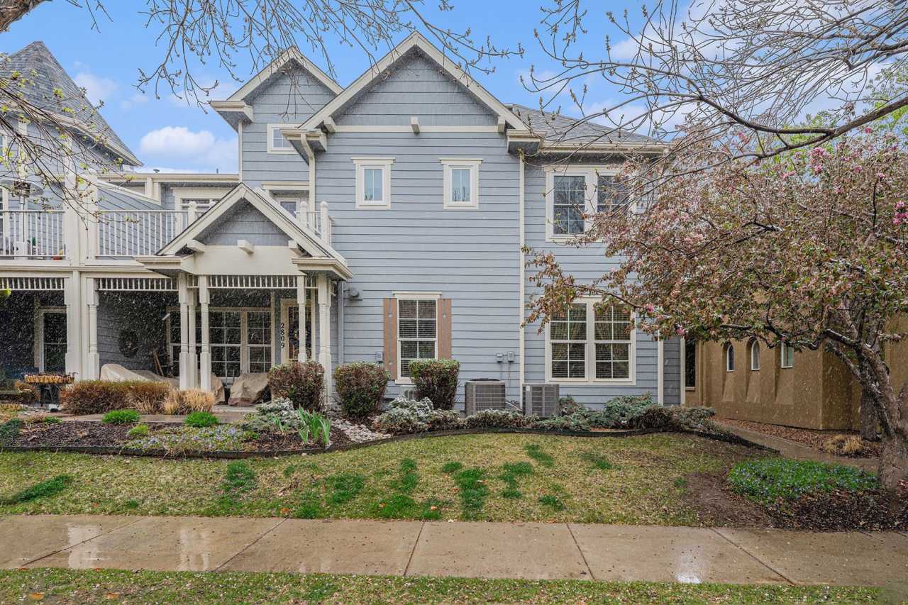 Spacious 3 bedroom home in the heart of Central Park!
