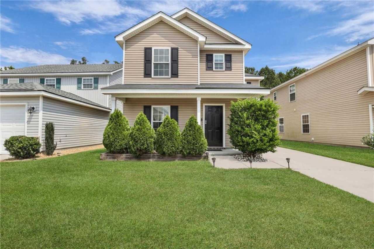 Modern 4 Bedroom South Savannah Home with Fenced Backyard