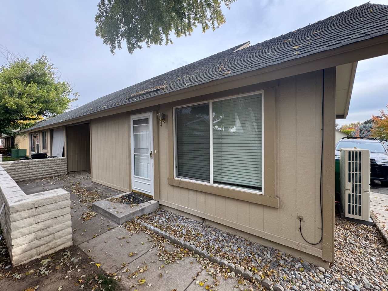 2 bedroom 1.5 bathroom with large garage in Sparks. Washer and Dryer included!