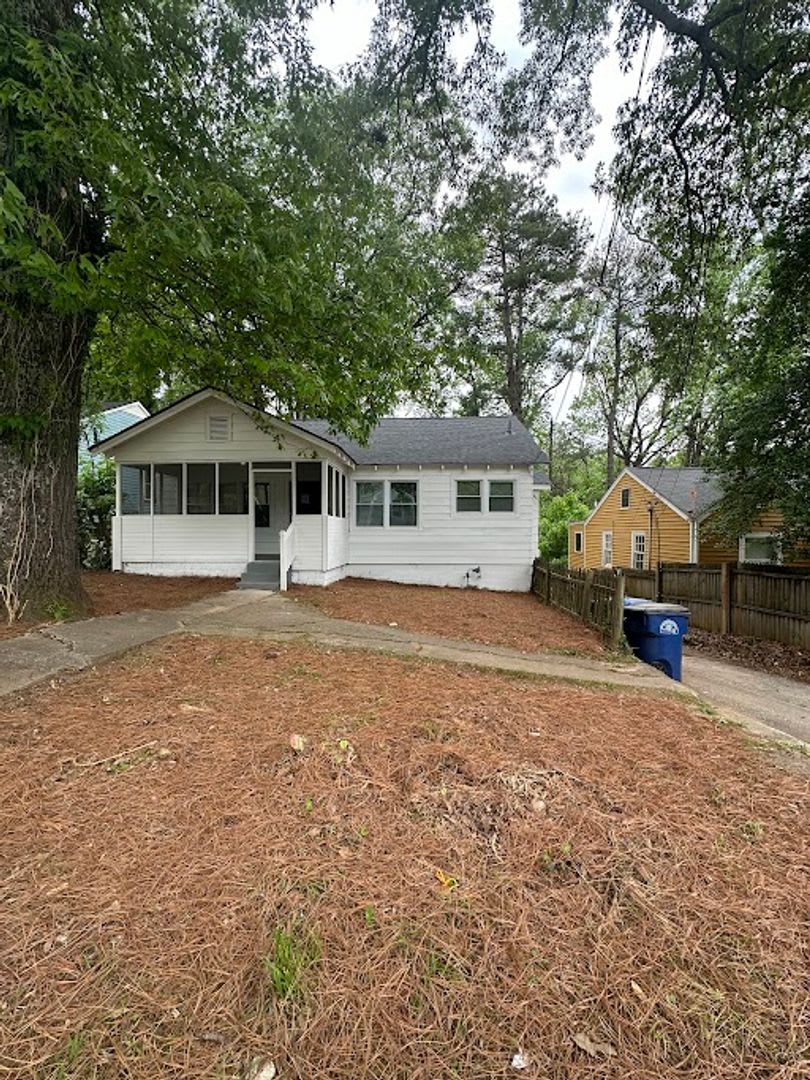 3 bed 2 bath in Atlanta!