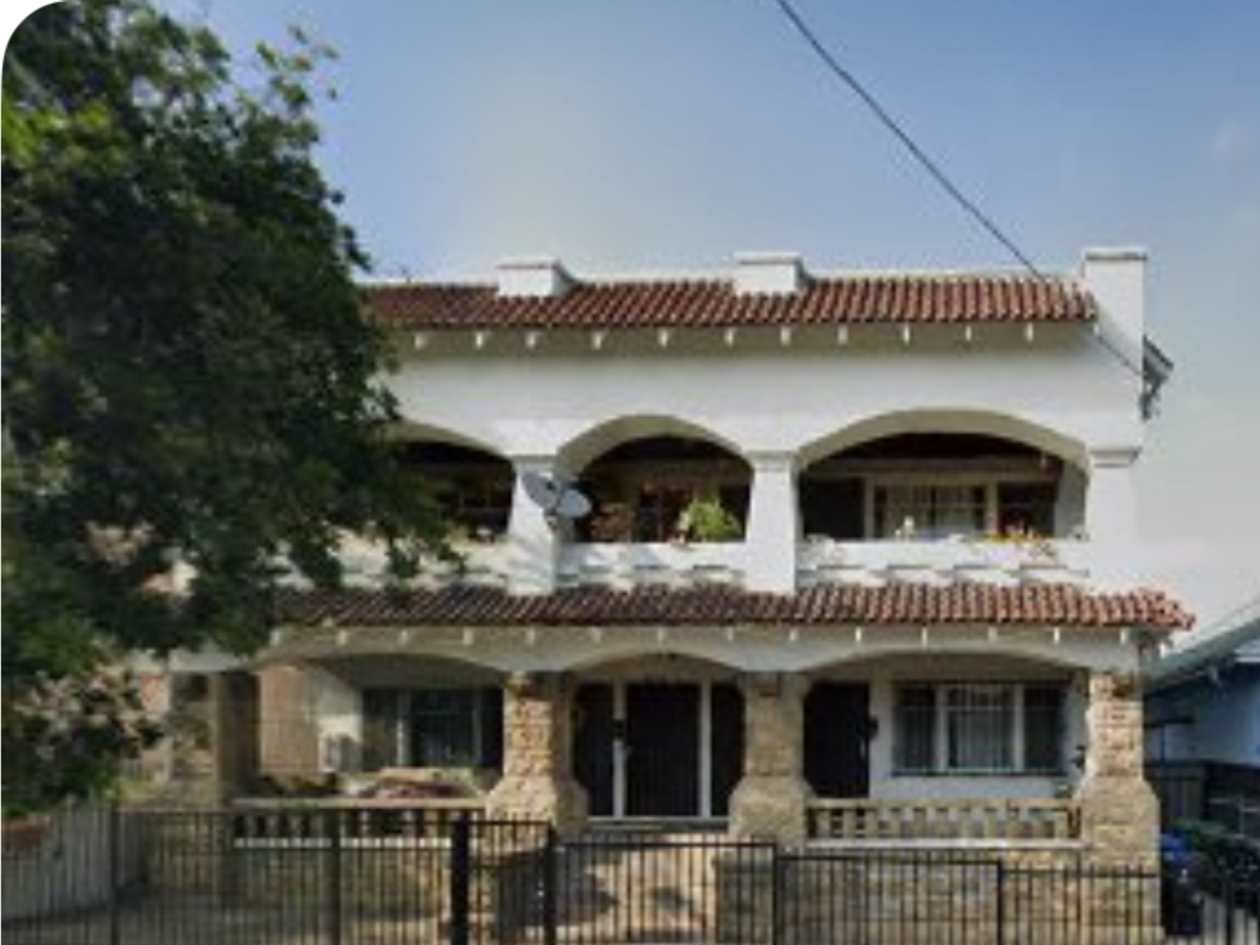 Newly Remodeled Large 1 bedroom 1 bath / with Large Den