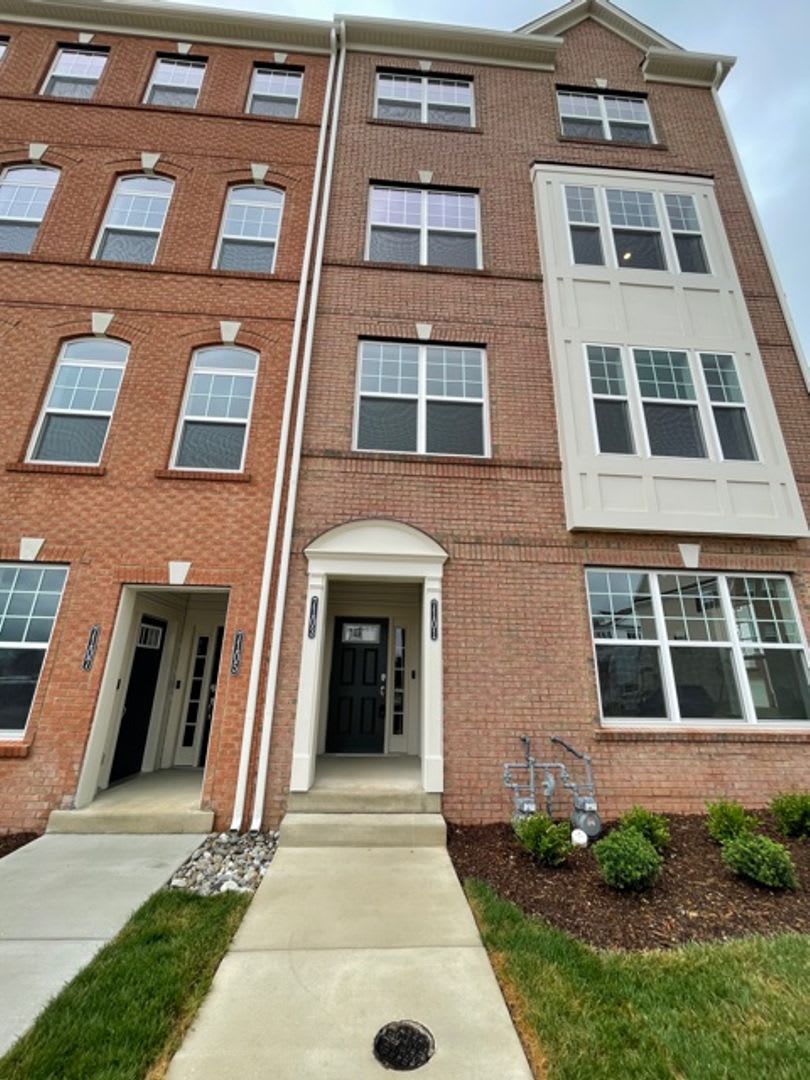 SPACIOUS LUXURY CONDO IN WESTVIEW SOUTH FREDERICK