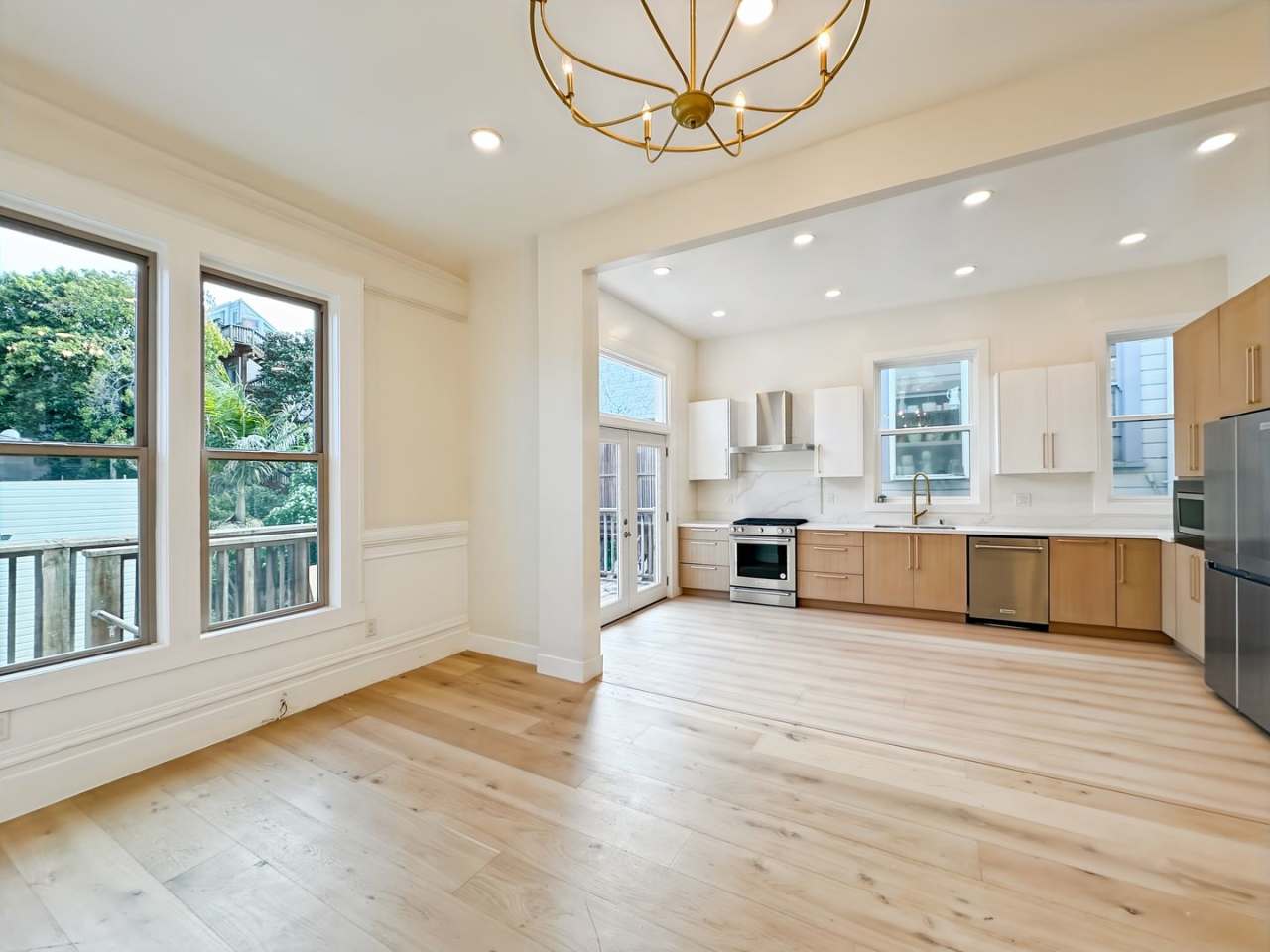 Top-Floor, Remodeled 5BR/2.5BA Victorian Flat, Pet Friendly, Steps from Alamo Square