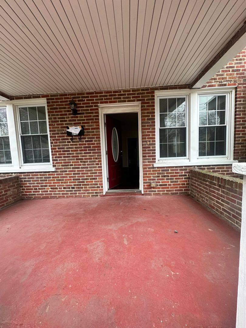 Three Bedroom Condo - Centrally Located Suffolk!