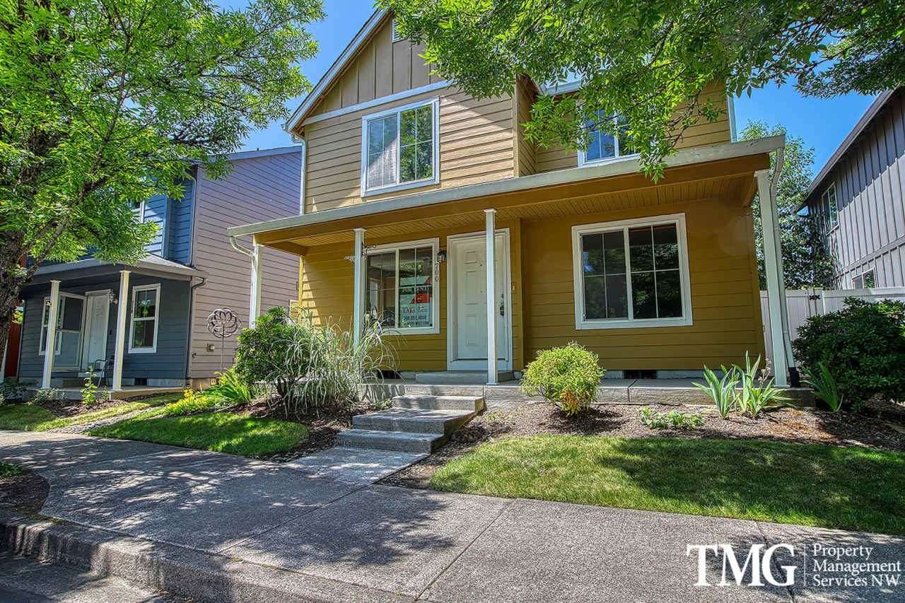 Wonderful 3 Bed 2.5 Bath Home in Battle Ground Village!