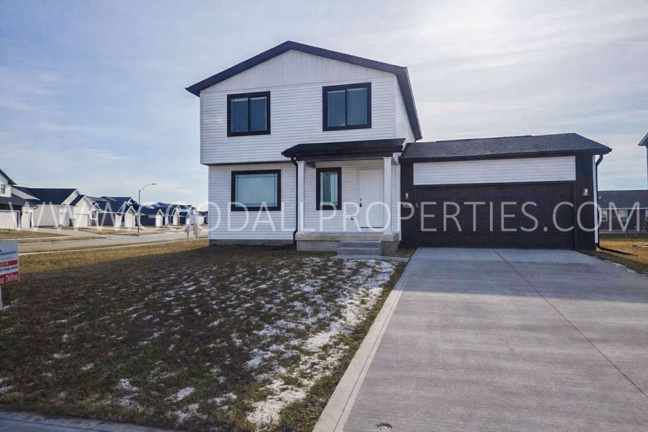 Newer Construction Home in Waukee 3 Bedroom 2.5 Bathrooms !!!