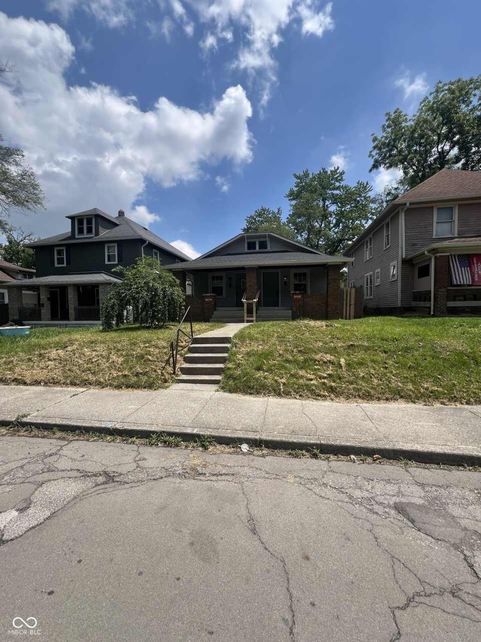 1223 N Oxford Street