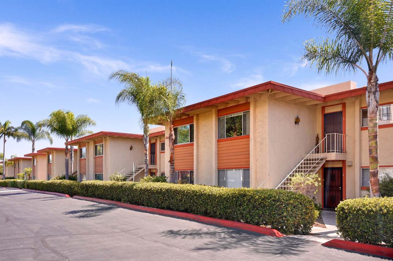2 bedroom 2 bath condo for rent in San Carlos!