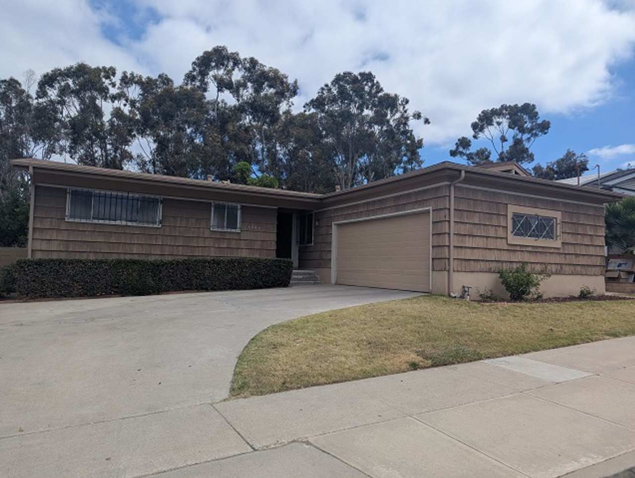 3 Bedrooms/2 Bathrooms Single Story Home in San Diego