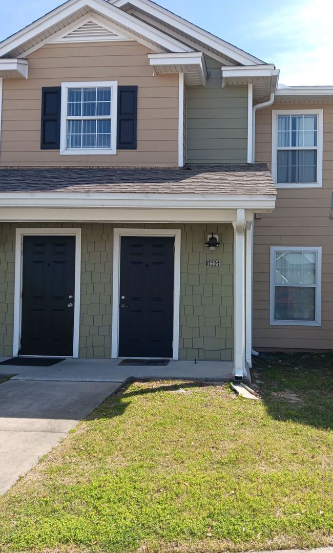 Beautiful Townhome in the Gated Community of Nautilus Cove! *Water/Sewer, Garbage  Lawncare Included!* *1/2 OFF Security Deposit for Active-Duty Military!!*
