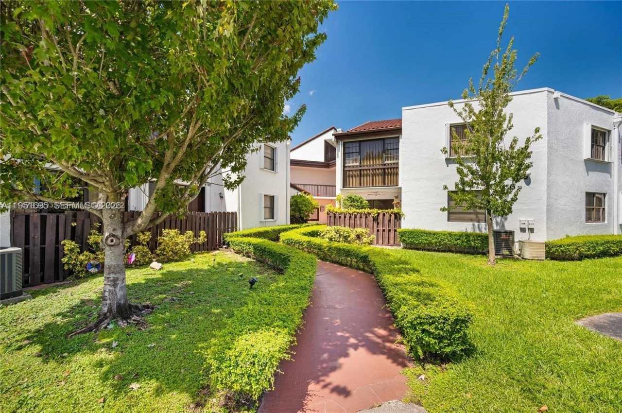 9417 Fontainebleau Blvd