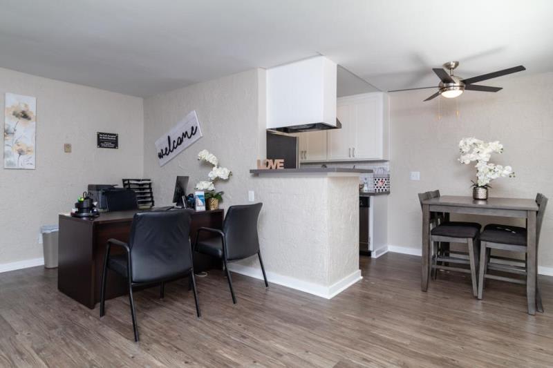 Mosaic at Western Apartments Homes