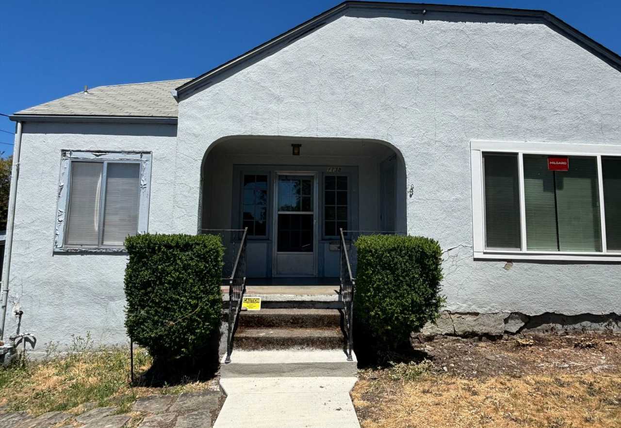 Downtown Roseburg 2 Bedroom Home