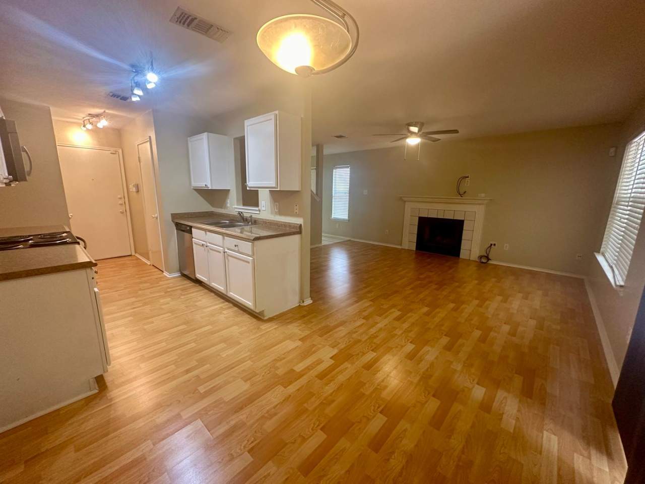 FALL INTO A NEW HOME WITH OUR MOVE-IN SPECIALS!