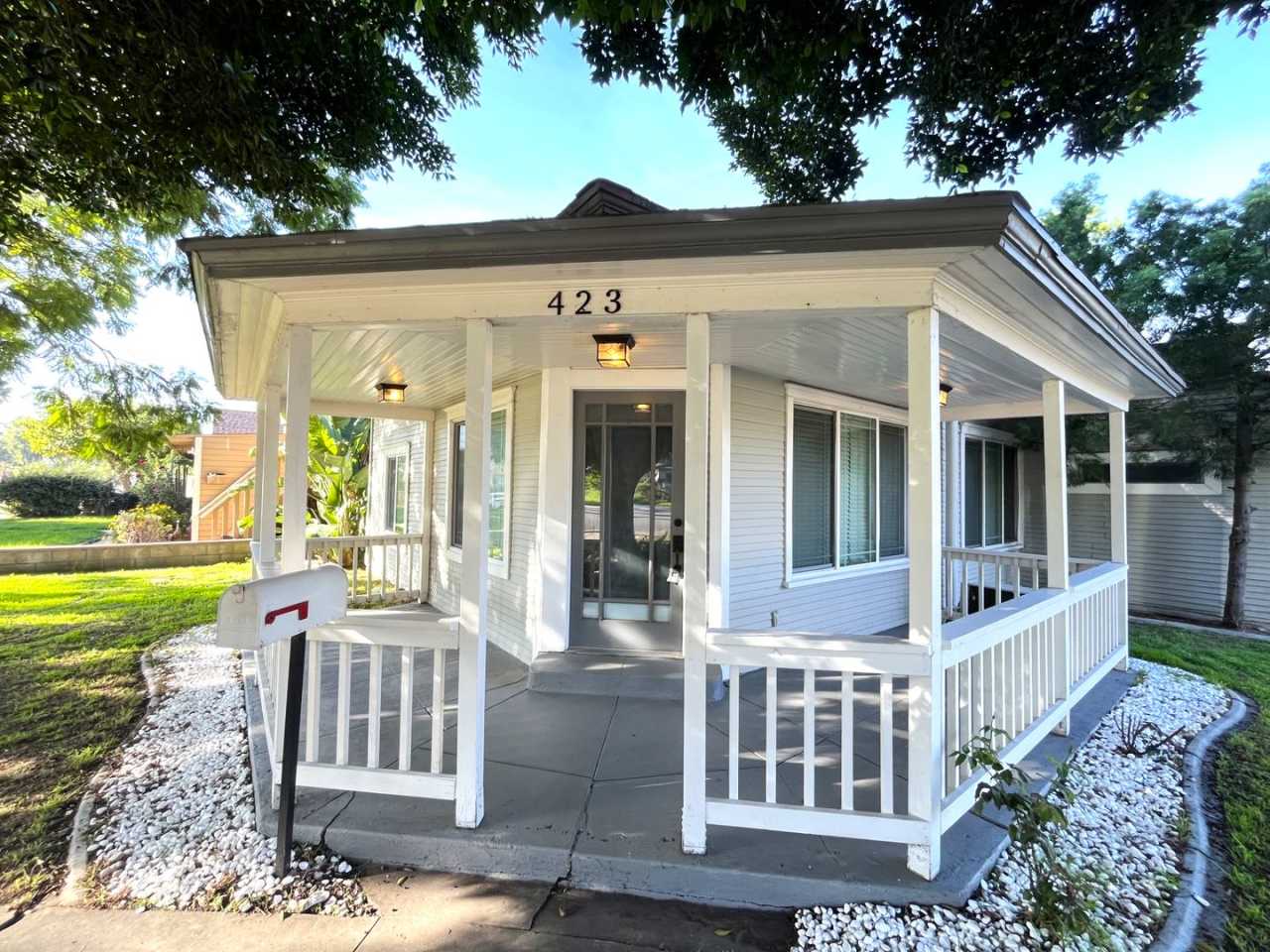 REMODELED 2 BED, 1.5 BATH IN CORONA