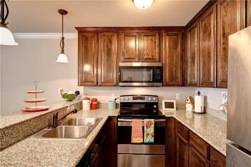 701 S Lillian Street