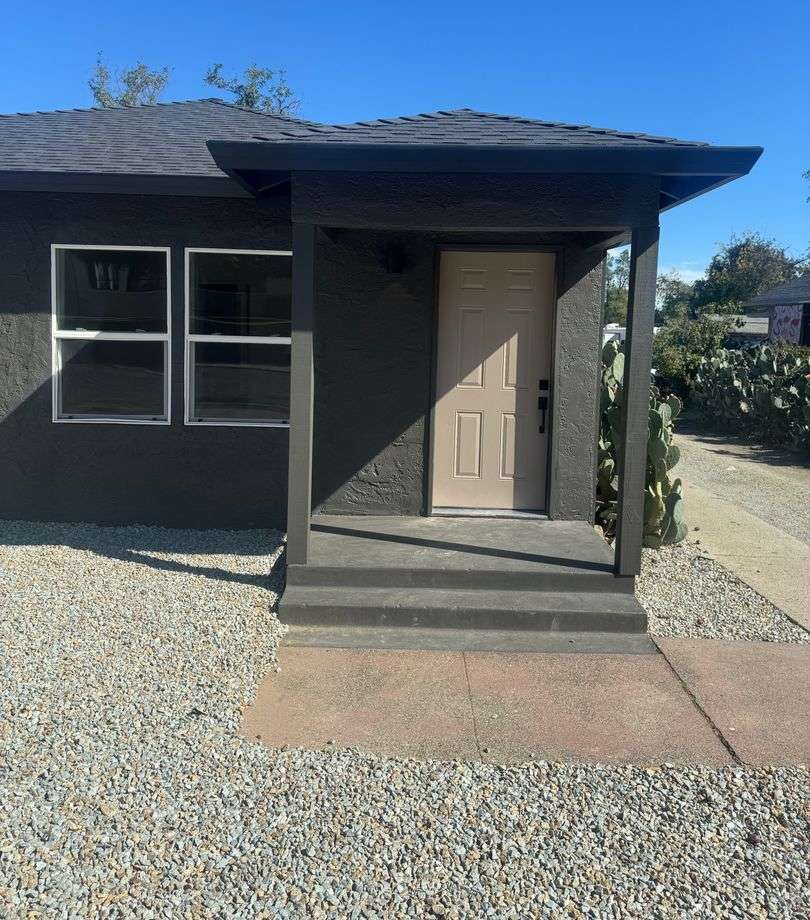 NEWLY RENOVATED 2 BED/1 BATH - PET FRIENDLY!