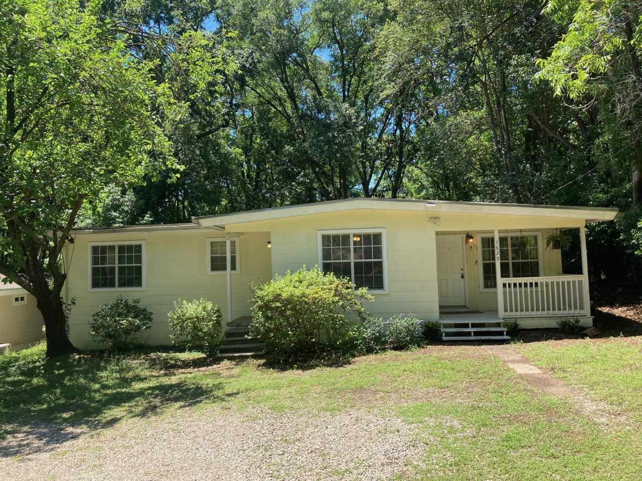 4 bed 2 bath Minutes from FSU! available August 2026!
