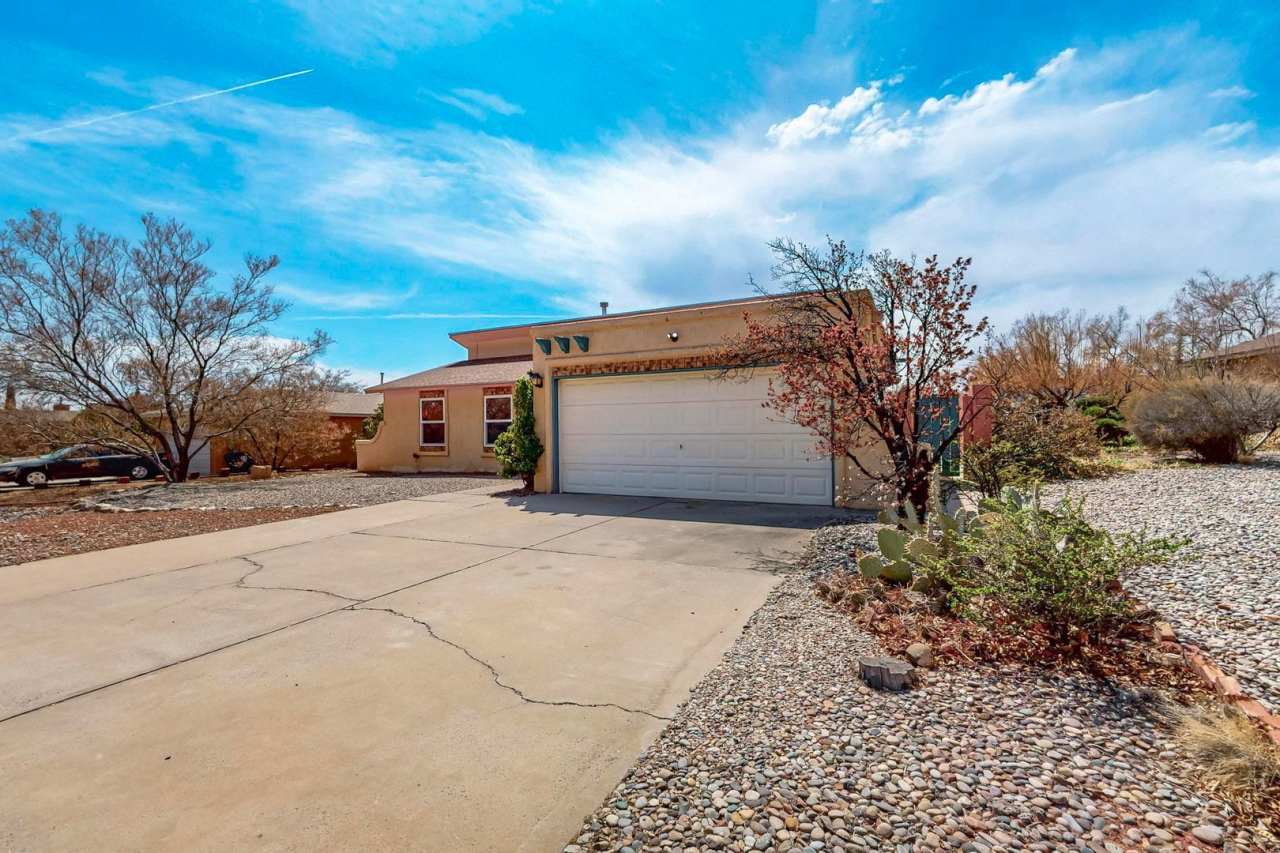 3 bedroom house in Taylor Ranch