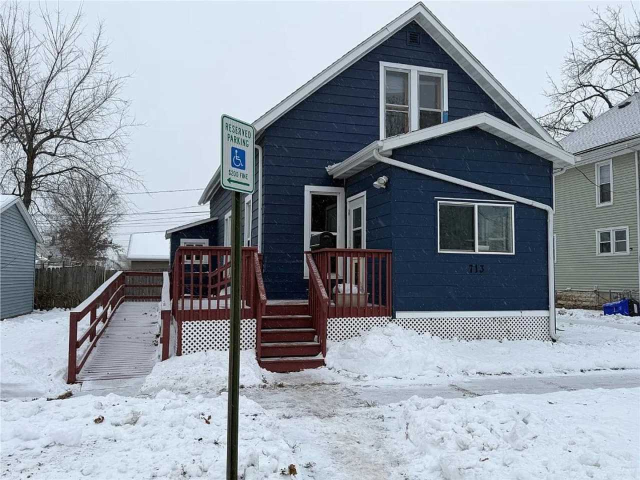 Accessible 2-Bedroom Home with Ramp and Reserved Parking!