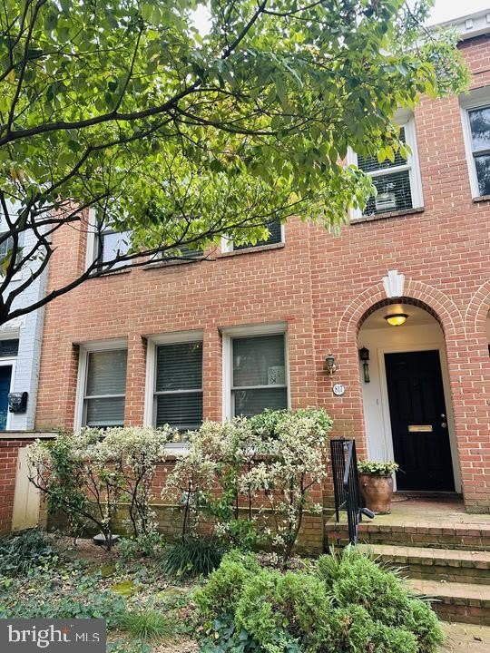 817 E Street SE unit: 2