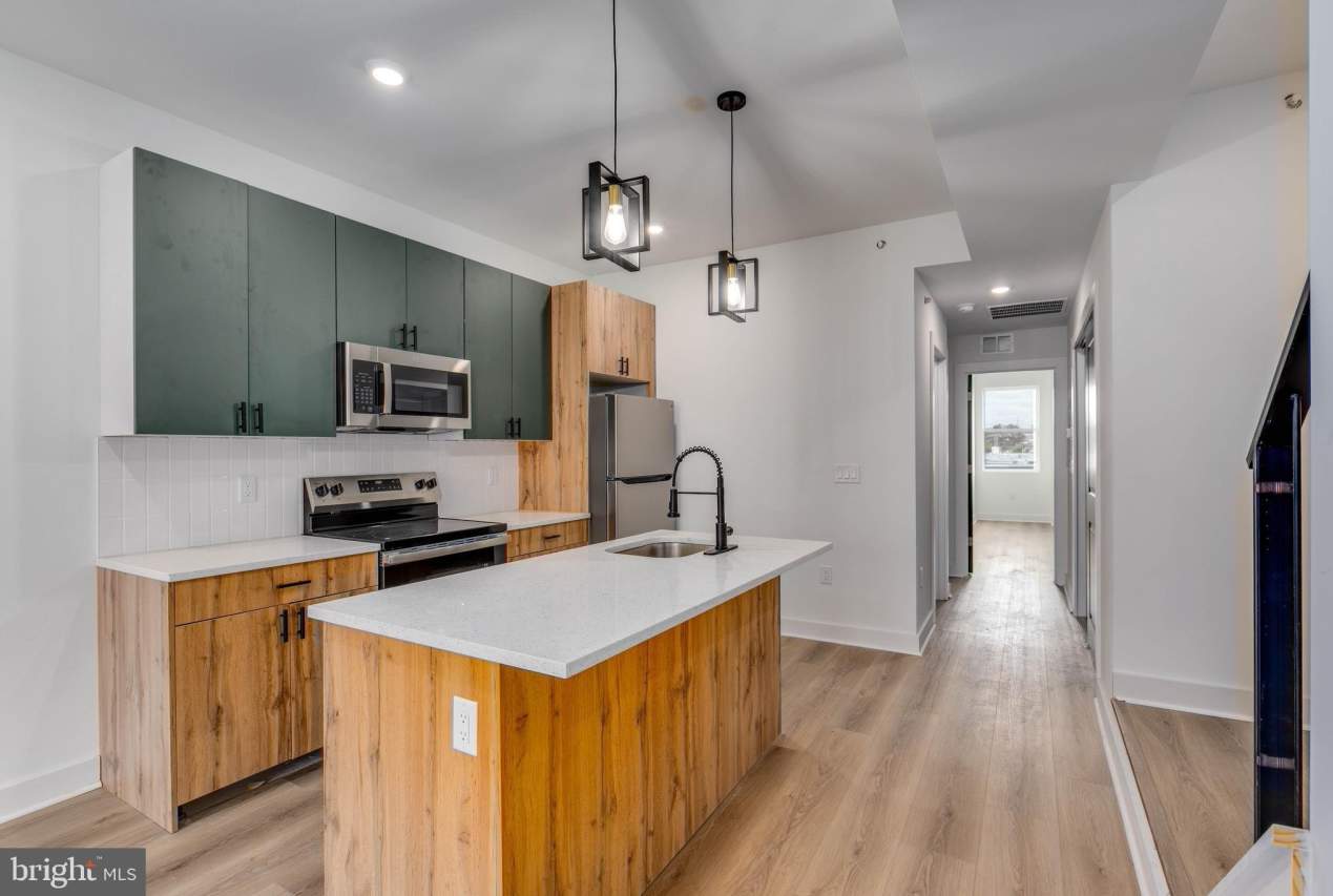 1222 W SILVER Street unit: 3