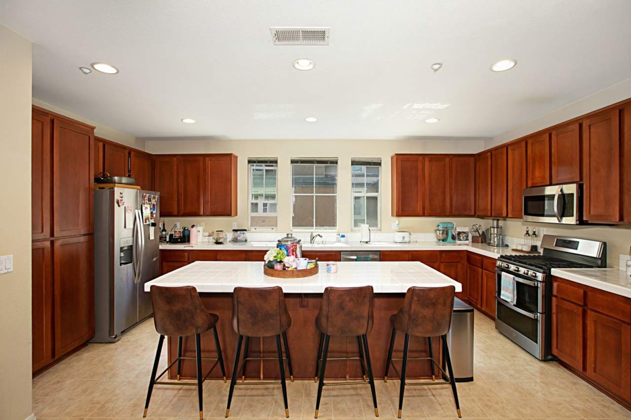 3 Bedroom Townhome For Rent in Eastlake in Willow Bend