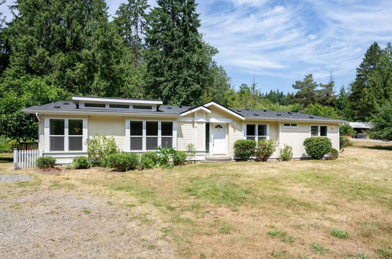 3-Bedroom Gig Harbor Retreat with Private Setting and Modern Comforts