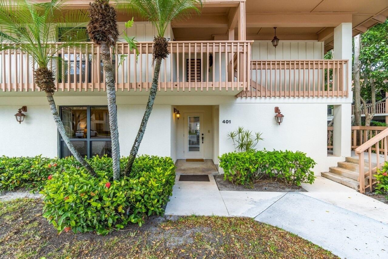 401 Brackenwood Lane S