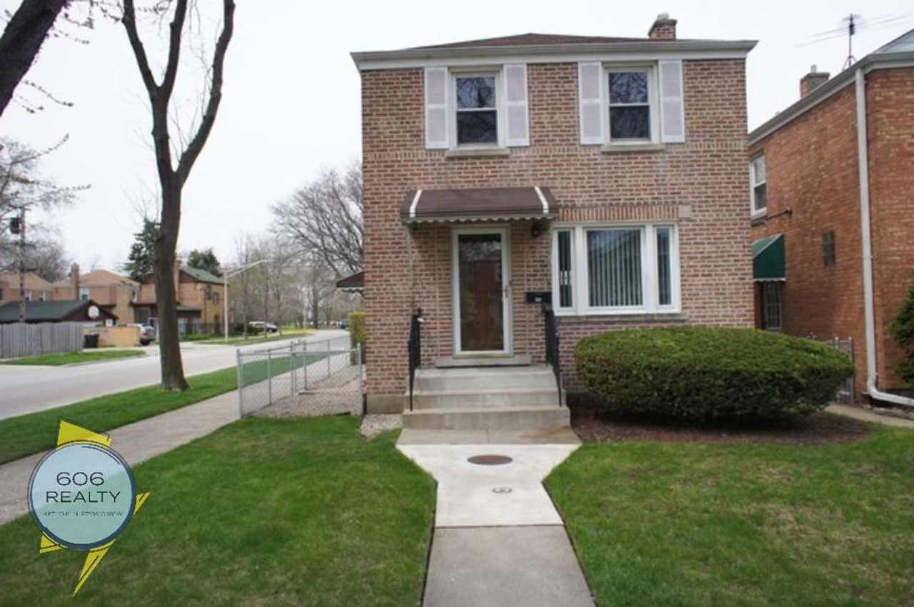 Brick home in desirable Dunning area!