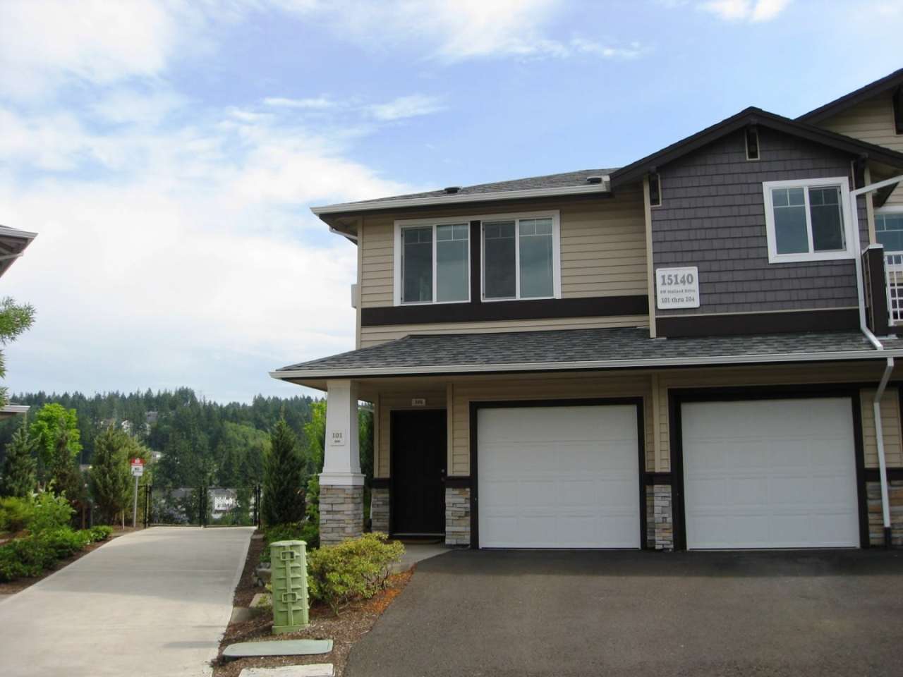 Progress Ridge townhome in a great neighborhood with amazing views!