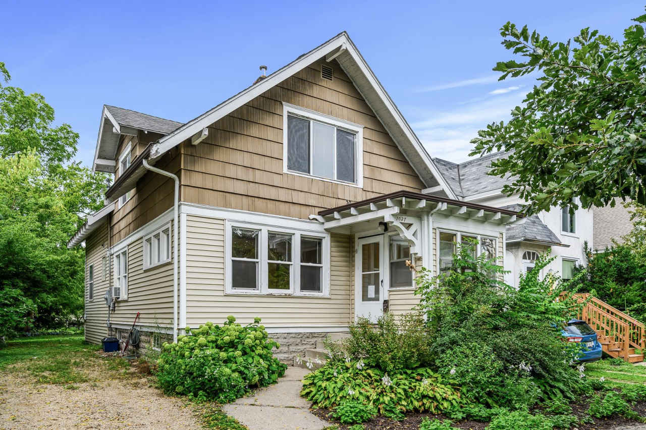 MUST SEE 5BD/2BA in Como near U of M! Avail. 9/1/26