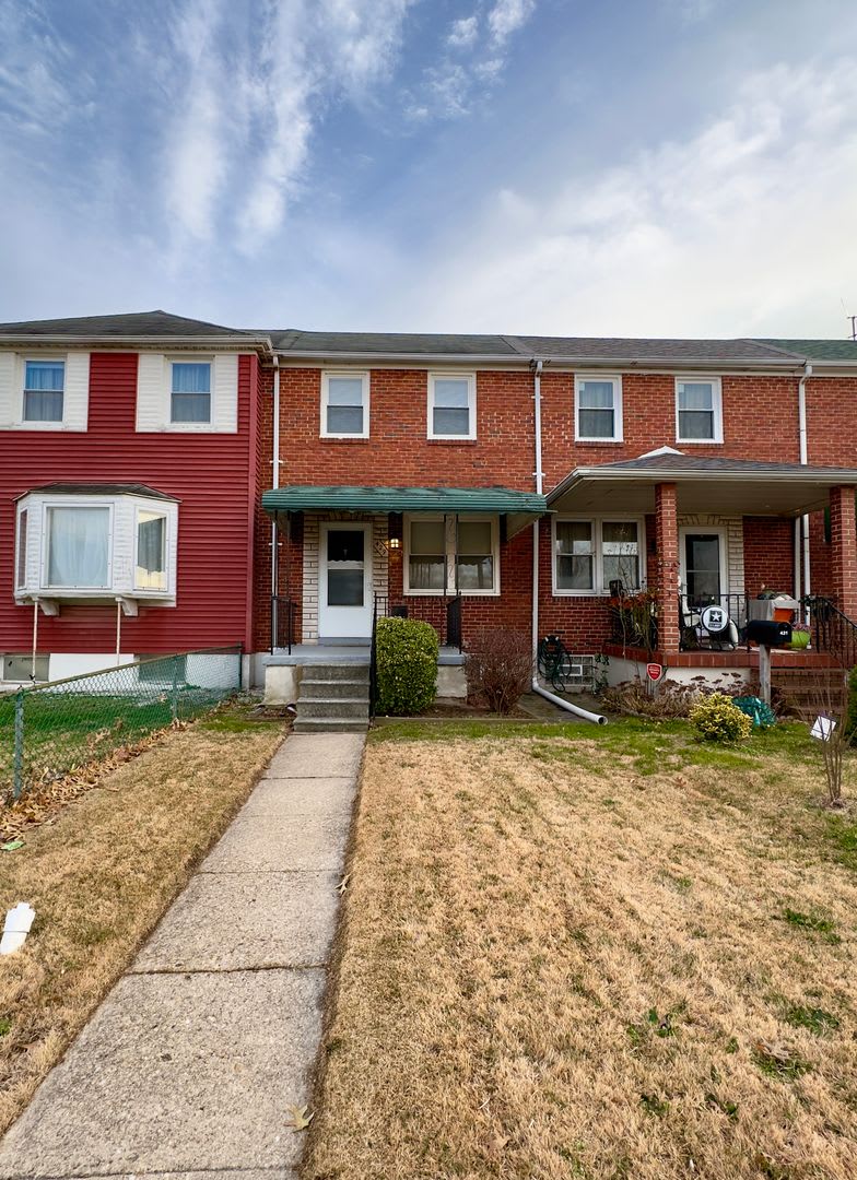 Charming 2 Bedroom Townhome in Dundalk!