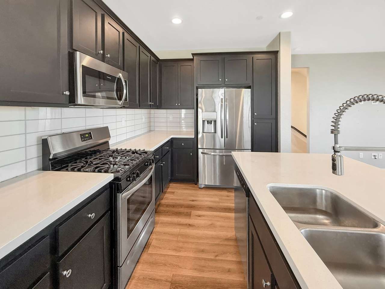 Beautiful 3B/2.5BA 3-Story Corner Unit Home!