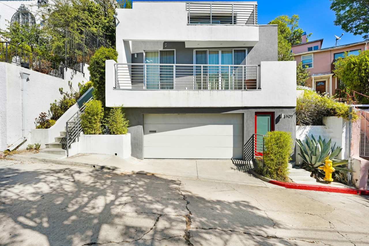Your Perfect 3/2.5 Los Angeles Home Available Now!