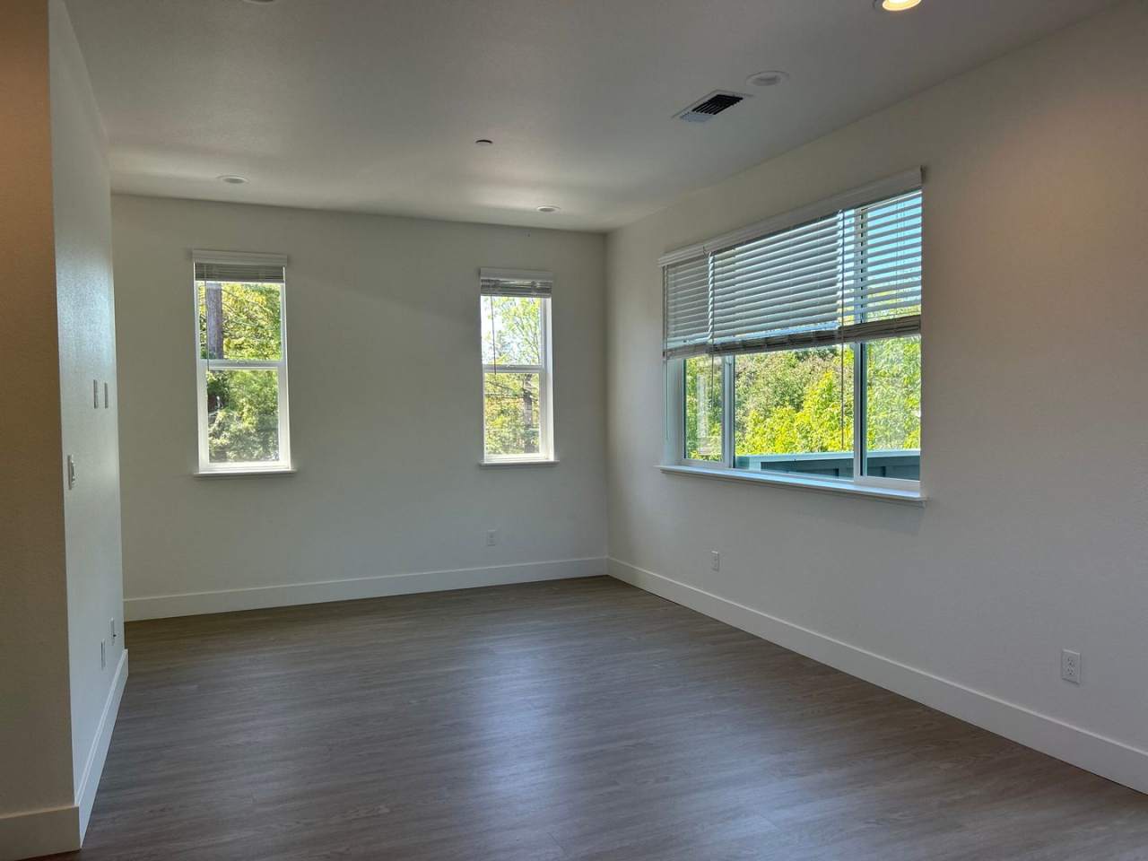 The Vineyards at Dennis Lane Studio unit with back yard and garage