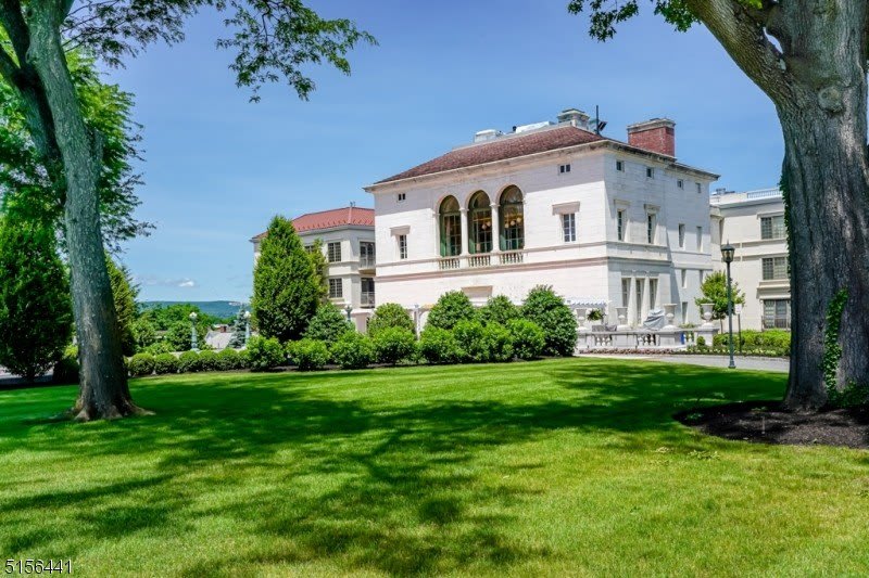 110 South St  Apt 205