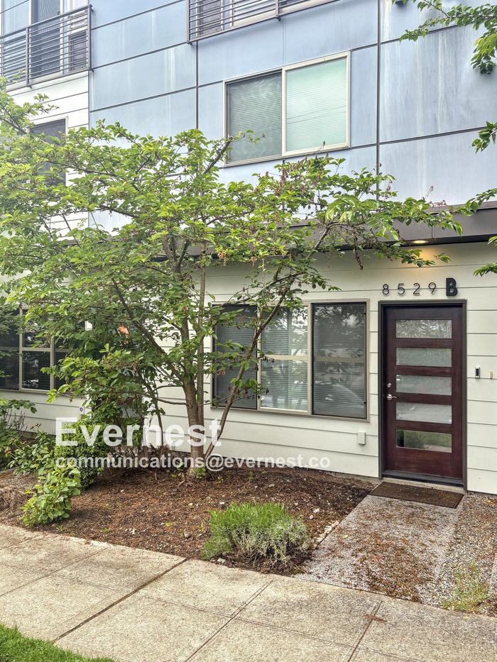 8529 Interlake Avenue North