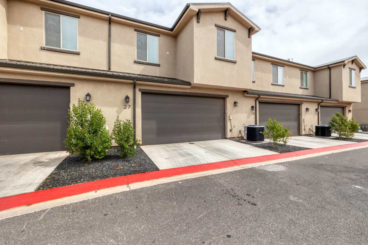 Lovely, Modern Townhome in Scenic Ivins