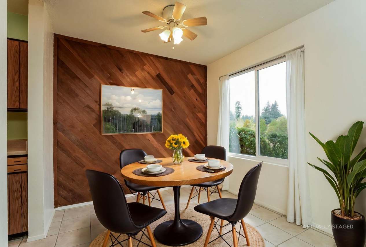 2 Bedroom 2 Bathroom Sits Right on the Shore of Lake Beverly