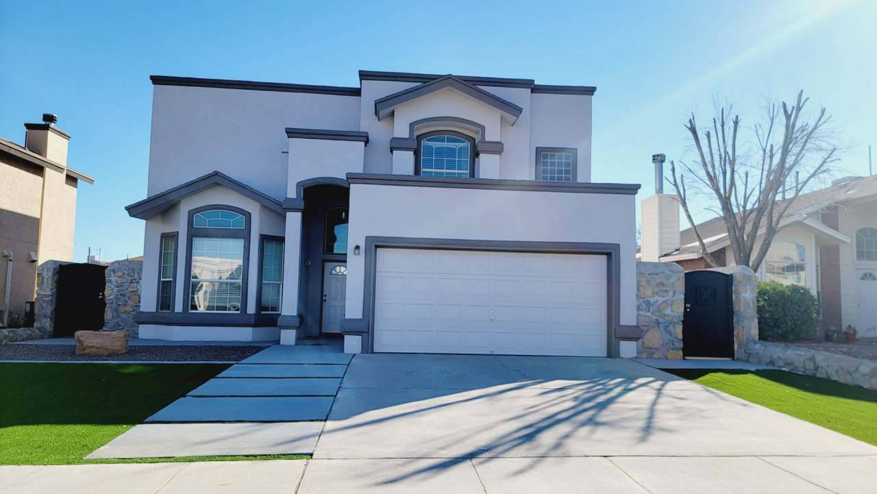 Stunning home 3 bedroom, 2.5 bathroom in East El Paso!