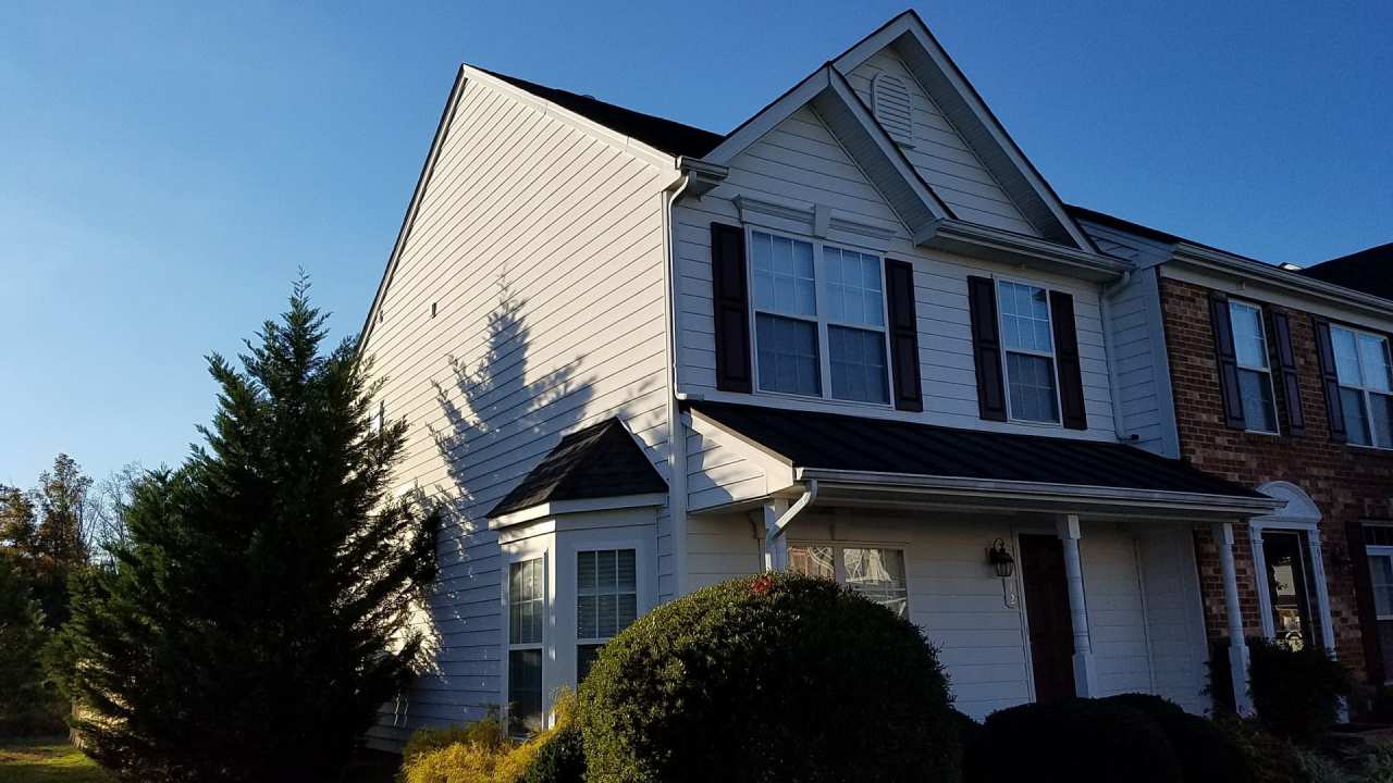 3 bed, 2.5 Bath 1440sf End-Unit Henrico Townhome, only $2100/month