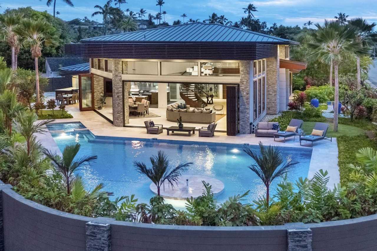 Kahala Grand Splendor. Contemporary Luxury residence w/ a large pool.