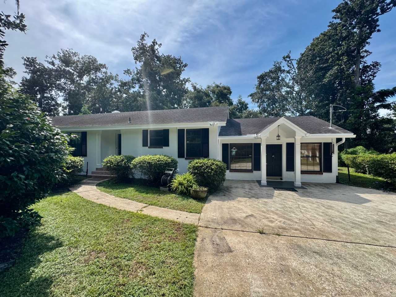 1692 Holly Oaks Lake Rd E. Jacksonville, FL 32225