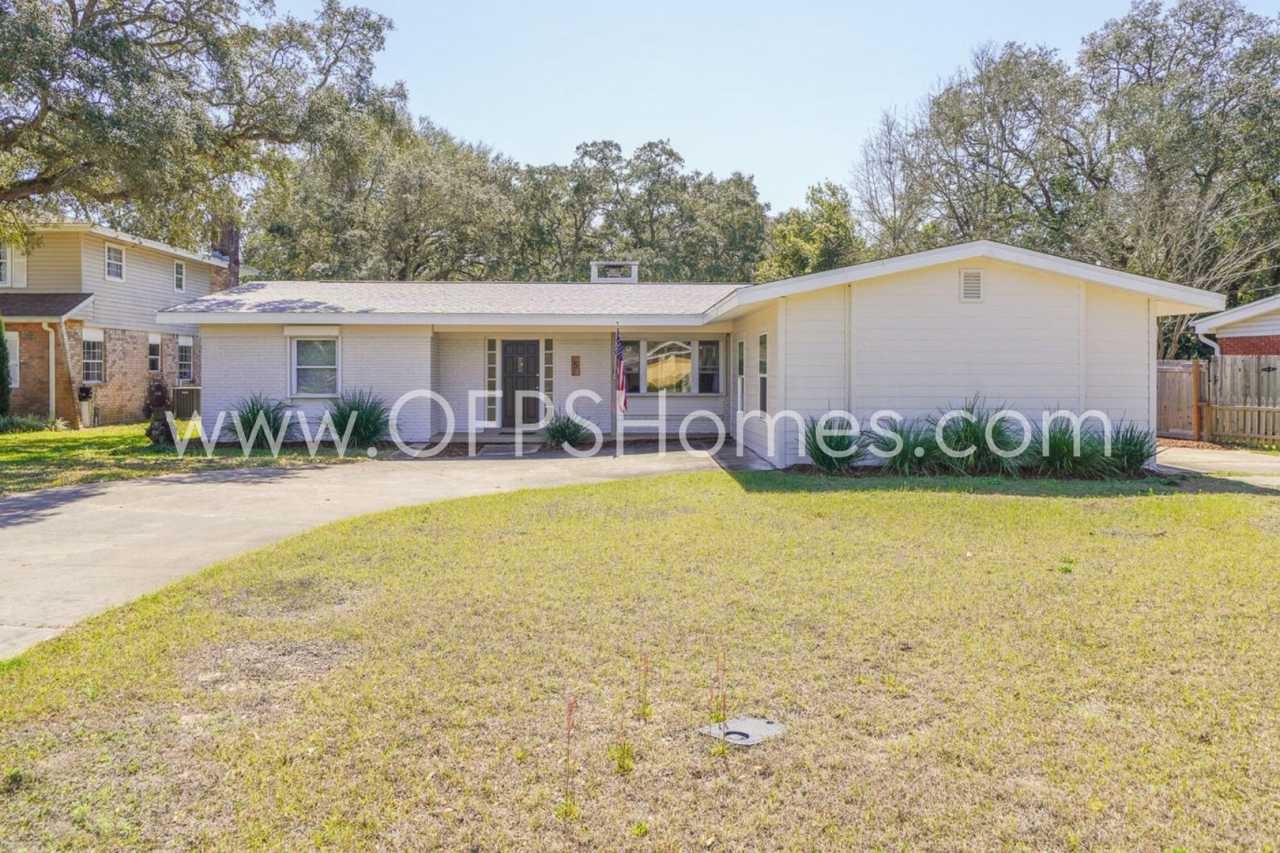 Renovated Pool Home w/ Dual Suites  Solar!