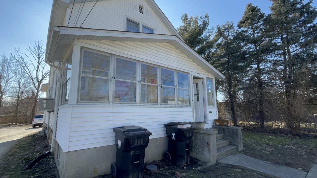 205 East Phoenix Avenue - 4