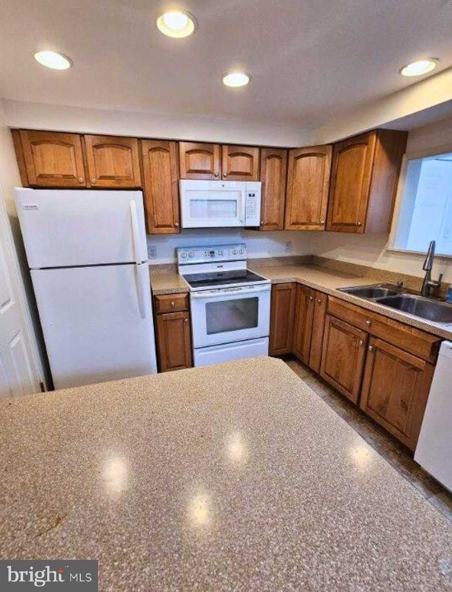 12316 WADSWORTH Way unit: 3