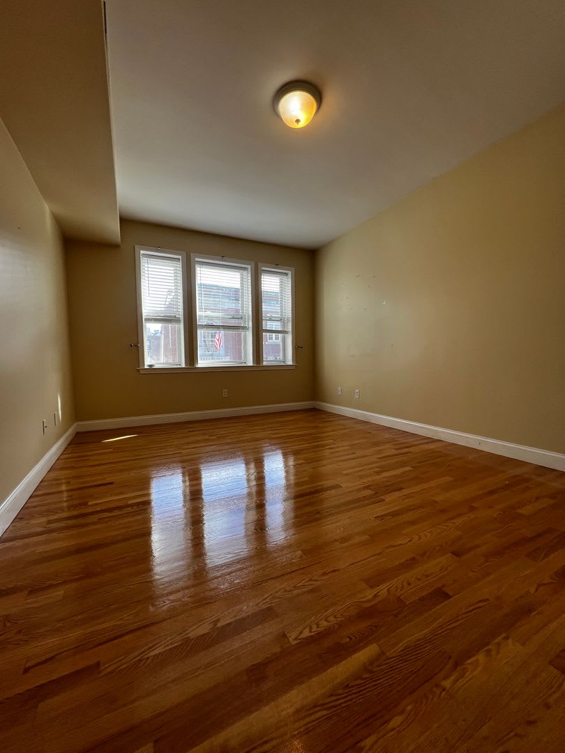 Large 5 bedroom unit right next to BU!