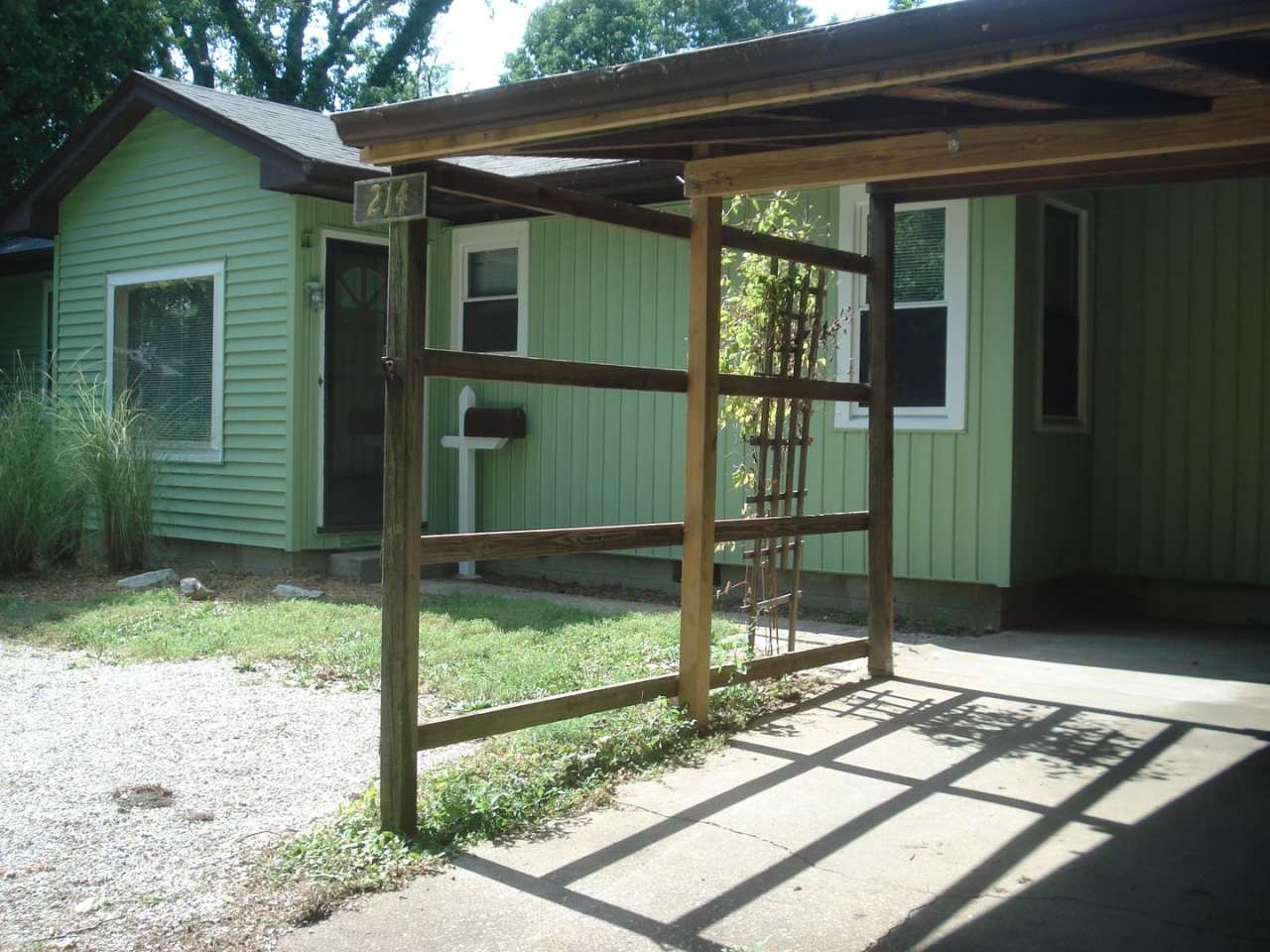 H14 - 214 S Hillsdale Ct