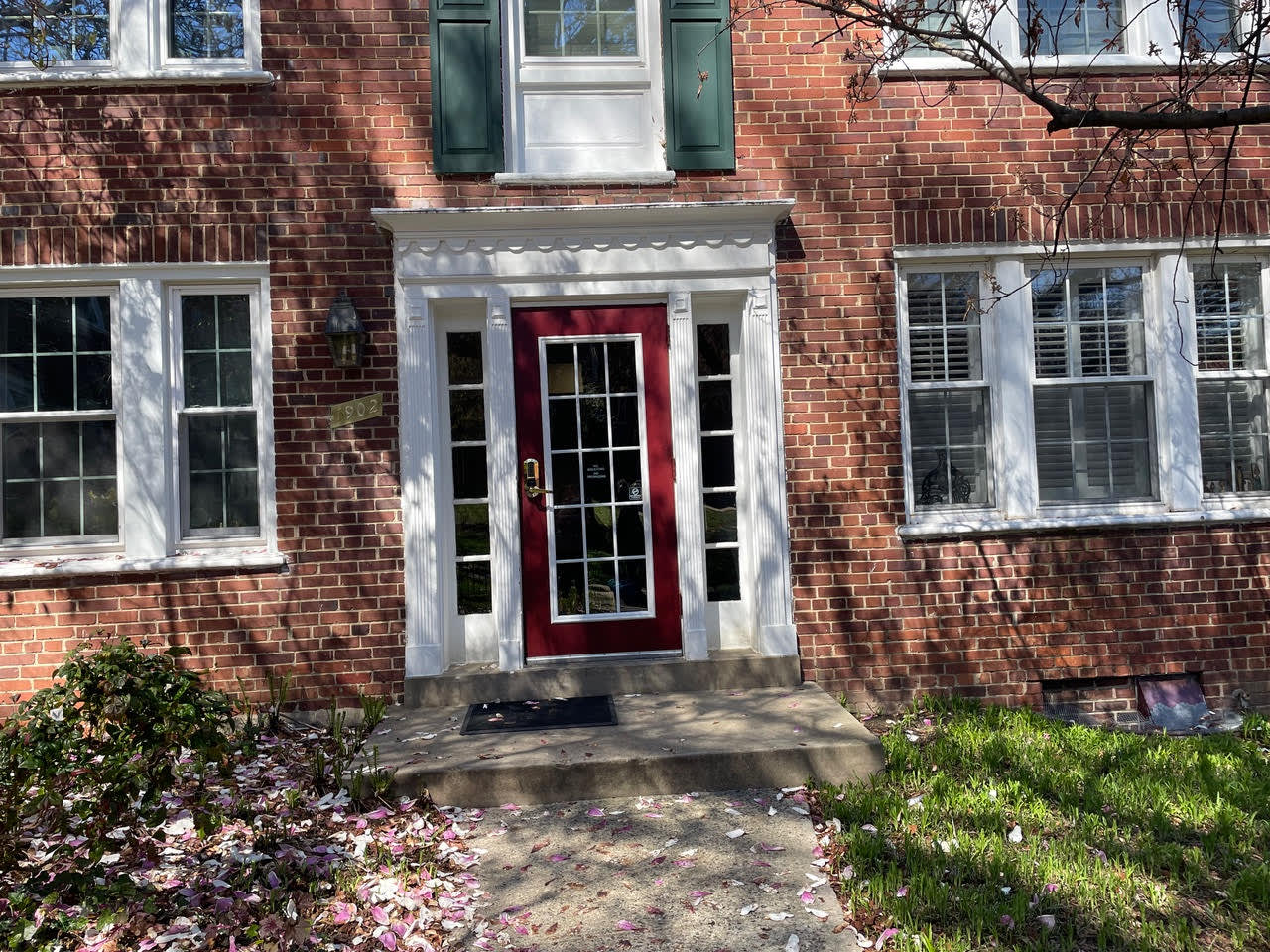 1902 N Rhodes StUnit 68